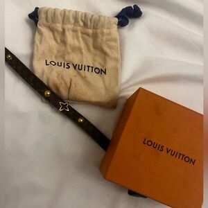 Louis Vuitton leather bracelet with gold charm